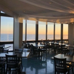 ocean view dining at Ocean's Edge | Island Real Estate