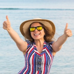 mom giving thumbs up on the beach | Island Real Estate